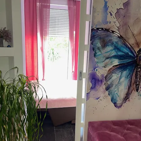 Dora Max 6 People Apartment *